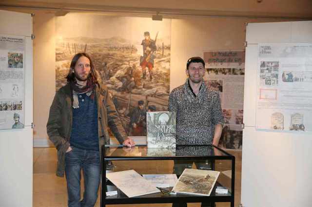 Maël et Kris dans l'exposition.  (Photo : Alain Estieu - Archives départementales de l'Aude).